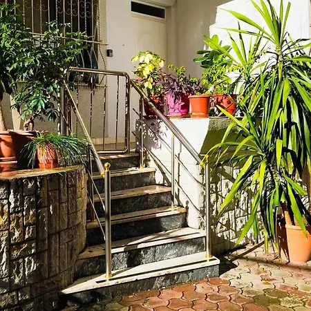 アパート Sazan Apartment-tirana Center ティラナ